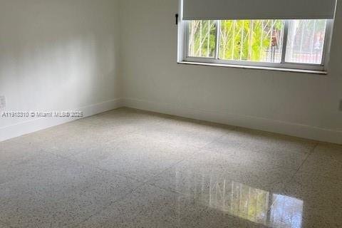 Villa ou maison à louer à Miami, Floride: 2 chambres, 148.64 m2 № 1973891 - photo 8