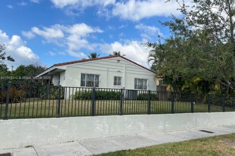 Villa ou maison à louer à Miami, Floride: 2 chambres, 148.64 m2 № 1973891 - photo 2