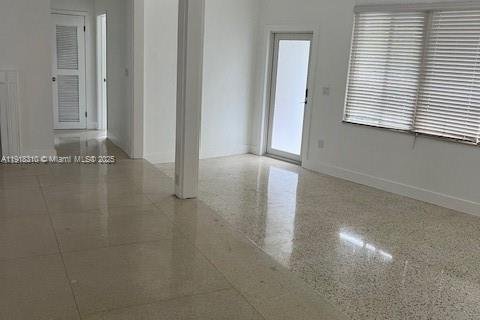 Villa ou maison à louer à Miami, Floride: 2 chambres, 148.64 m2 № 1973891 - photo 5