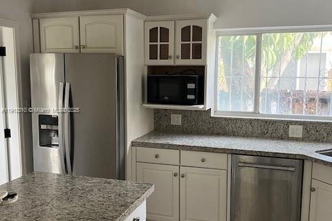 Villa ou maison à louer à Miami, Floride: 2 chambres, 148.64 m2 № 1973891 - photo 4