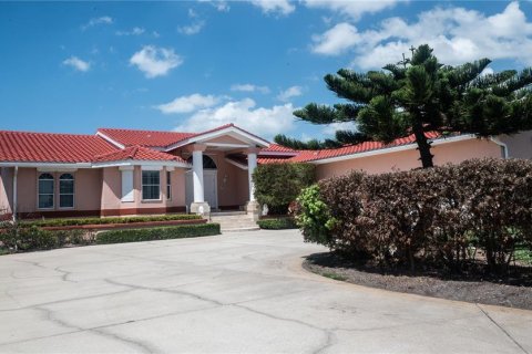 House in North Redington Beach, Florida 6 bedrooms, 435.06 sq.m. № 1614326 - photo 7