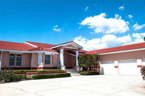House in North Redington Beach, Florida 6 bedrooms, 435.06 sq.m. № 1614326 - photo 14