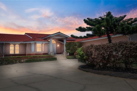 House in North Redington Beach, Florida 6 bedrooms, 435.06 sq.m. № 1614326 - photo 2