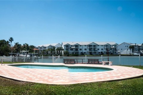 House in North Redington Beach, Florida 6 bedrooms, 435.06 sq.m. № 1614326 - photo 8