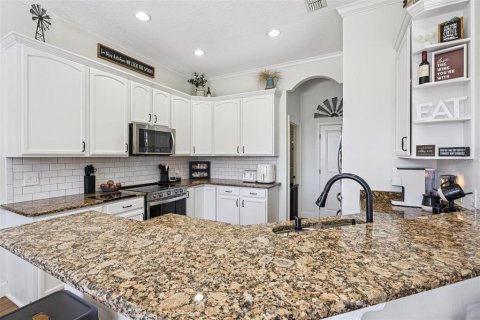 House in Clermont, Florida 4 bedrooms, 229.65 sq.m. № 2150765 - photo 14