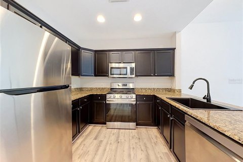 Adosado en venta en Kissimmee, Florida, 3 dormitorios, 197.32 m2 № 2304411 - foto 3