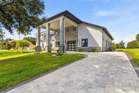 House in Groveland, Florida 4 bedrooms, 451.23 sq.m. № 2134292 - photo 2
