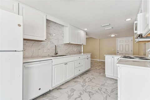Studio in Madeira Beach, Florida № 2109441 - photo 30