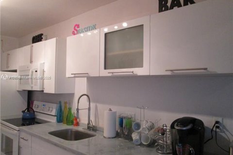 Снять в аренду кондоминиум в Майами-Бич, Флорида 49.24м2, № 2080182 - фото 8