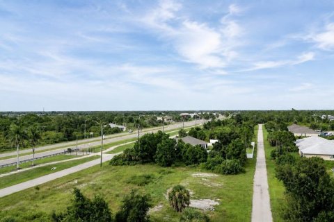 Terreno en venta en Port Charlotte, Florida № 2339537 - foto 2
