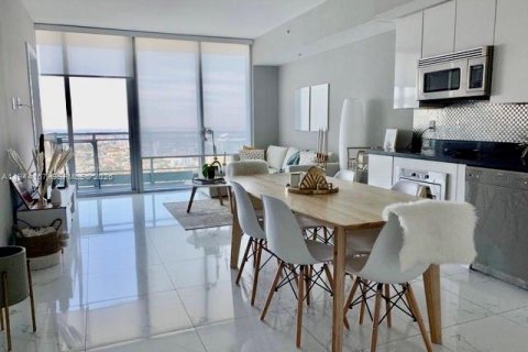 Condo in Miami, Florida, 1 bedroom  № 2001026 - photo 3