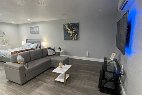 Villa ou maison à vendre à Tampa, Floride: 4 chambres, 192.68 m2 № 1846459 - photo 4