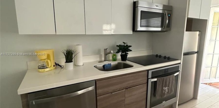 Condominio en Miami Beach, Florida, 1 dormitorio  № 1702877
