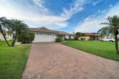House in Saint Petersburg, Florida 3 bedrooms, 260.13 sq.m. № 1876389 - photo 25