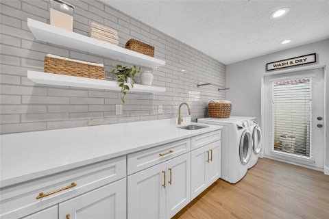 House in Saint Petersburg, Florida 3 bedrooms, 260.13 sq.m. № 1876389 - photo 5