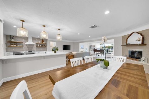 House in Saint Petersburg, Florida 3 bedrooms, 260.13 sq.m. № 1876389 - photo 9