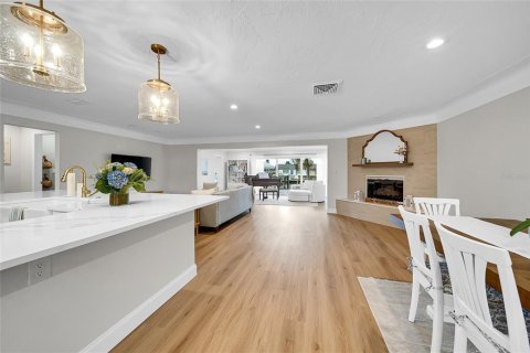 House in Saint Petersburg, Florida 3 bedrooms, 260.13 sq.m. № 1876389 - photo 10