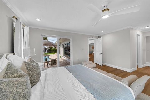 House in Saint Petersburg, Florida 3 bedrooms, 260.13 sq.m. № 1876389 - photo 15