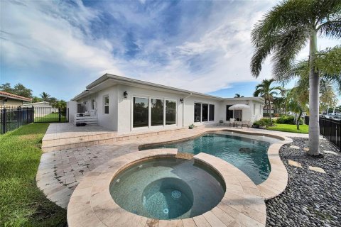 House in Saint Petersburg, Florida 3 bedrooms, 260.13 sq.m. № 1876389 - photo 24