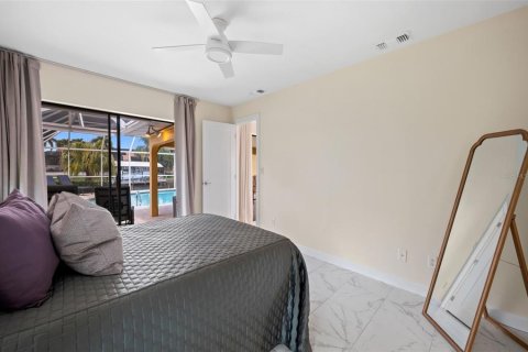 House in Cape Coral, Florida 3 bedrooms, 265.33 sq.m. № 2149500 - photo 23