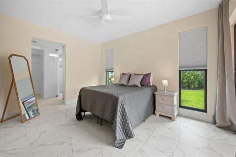 House in Cape Coral, Florida 3 bedrooms, 265.33 sq.m. № 2149500 - photo 22