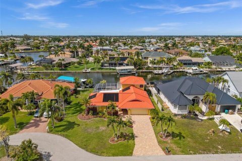 House in Cape Coral, Florida 3 bedrooms, 265.33 sq.m. № 2149500 - photo 7