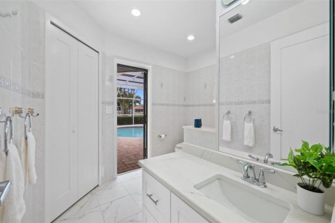 House in Cape Coral, Florida 3 bedrooms, 265.33 sq.m. № 2149500 - photo 28