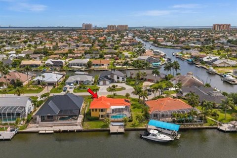 House in Cape Coral, Florida 3 bedrooms, 265.33 sq.m. № 2149500 - photo 4