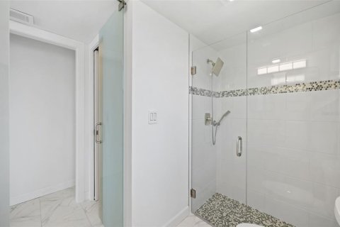 House in Cape Coral, Florida 3 bedrooms, 265.33 sq.m. № 2149500 - photo 25