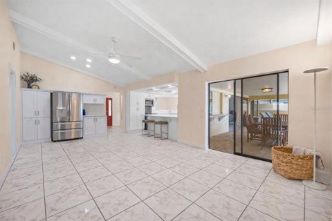 House in Cape Coral, Florida 3 bedrooms, 265.33 sq.m. № 2149500 - photo 21