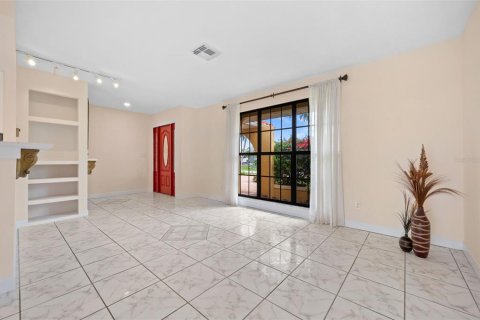 House in Cape Coral, Florida 3 bedrooms, 265.33 sq.m. № 2149500 - photo 11