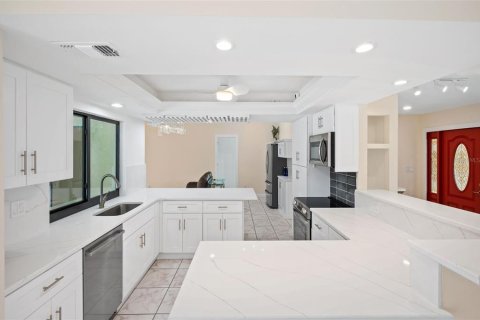 House in Cape Coral, Florida 3 bedrooms, 265.33 sq.m. № 2149500 - photo 14