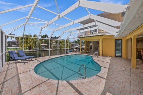 House in Cape Coral, Florida 3 bedrooms, 265.33 sq.m. № 2149500 - photo 6