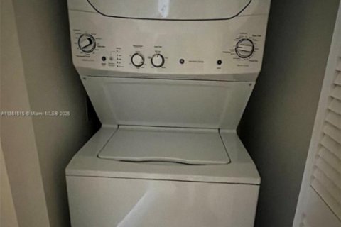 Copropriété à louer à Miami, Floride: 1 chambre, 66.24 m2 № 2022448 - photo 18