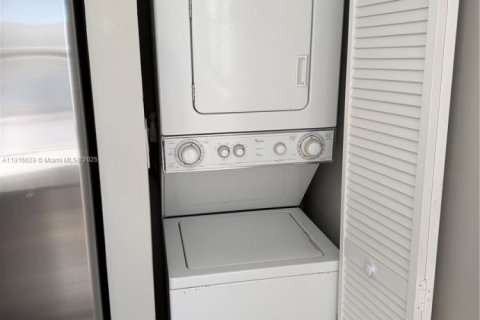 Copropriété à louer à Miami, Floride: 3 chambres, 118.45 m2 № 1971969 - photo 7