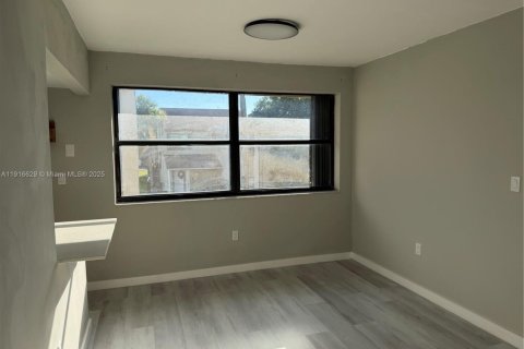 Copropriété à louer à Miami, Floride: 3 chambres, 118.45 m2 № 1971969 - photo 12