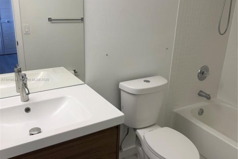 Copropriété à louer à Miami, Floride: 3 chambres, 118.45 m2 № 1971969 - photo 3