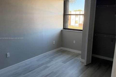 Copropriété à louer à Miami, Floride: 3 chambres, 118.45 m2 № 1971969 - photo 6