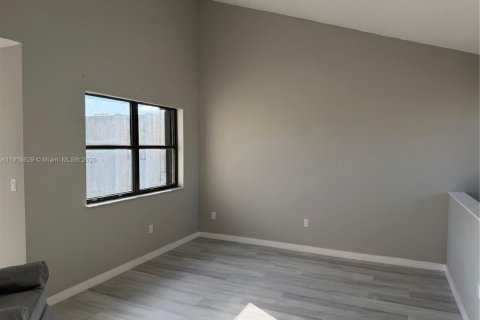 Copropriété à louer à Miami, Floride: 3 chambres, 118.45 m2 № 1971969 - photo 11