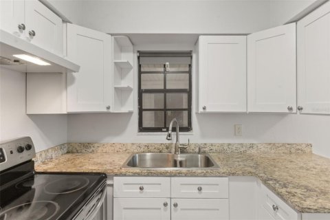Villa ou maison à vendre à Tampa, Floride: 3 chambres, 136.47 m2 № 2216738 - photo 11