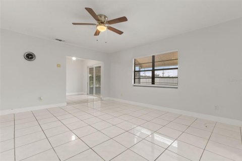 Villa ou maison à vendre à Tampa, Floride: 3 chambres, 136.47 m2 № 2216738 - photo 6