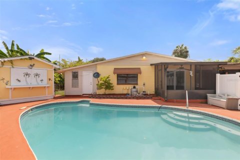 Villa ou maison à vendre à Tampa, Floride: 3 chambres, 136.47 m2 № 2216738 - photo 2