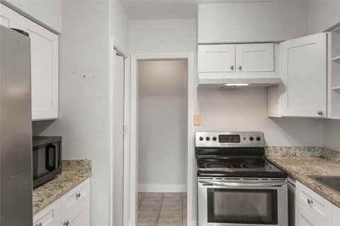 Villa ou maison à vendre à Tampa, Floride: 3 chambres, 136.47 m2 № 2216738 - photo 12
