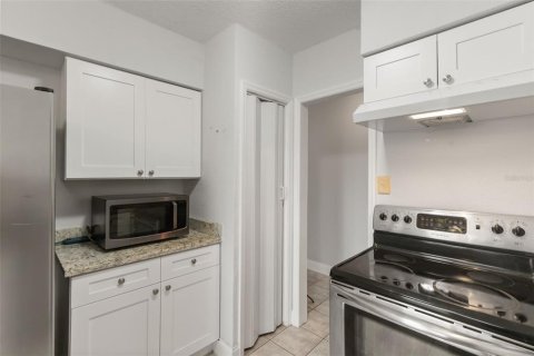 Villa ou maison à vendre à Tampa, Floride: 3 chambres, 136.47 m2 № 2216738 - photo 13