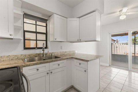 Villa ou maison à vendre à Tampa, Floride: 3 chambres, 136.47 m2 № 2216738 - photo 10