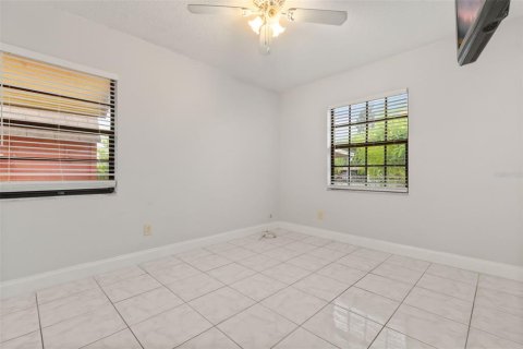 Villa ou maison à vendre à Tampa, Floride: 3 chambres, 136.47 m2 № 2216738 - photo 22