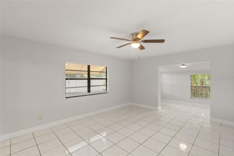 Villa ou maison à vendre à Tampa, Floride: 3 chambres, 136.47 m2 № 2216738 - photo 9
