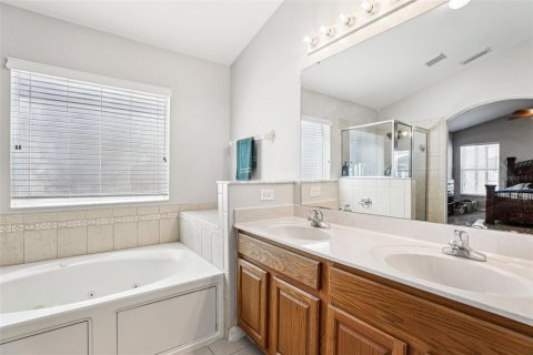 House in Winter Haven, Florida 4 bedrooms, 192.31 sq.m. № 1883442 - photo 30