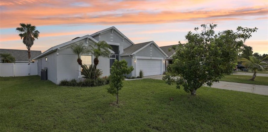 House in Winter Haven, Florida 4 bedrooms, 192.31 sq.m. № 1883442