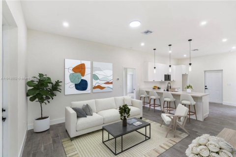 Casa en alquiler en Lehigh Acres, Florida, 4 dormitorios № 2015656 - foto 13